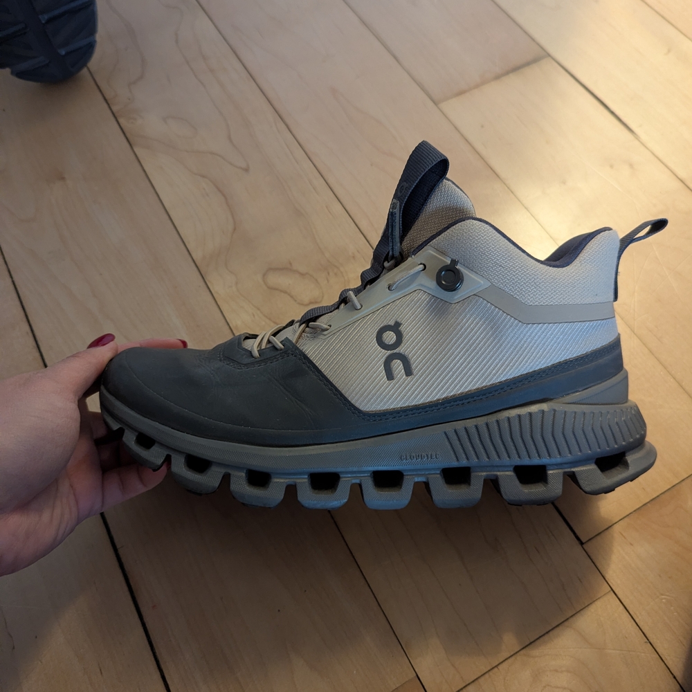 On Running Women's Black and Beige Sneakers - Picture 8 of 8